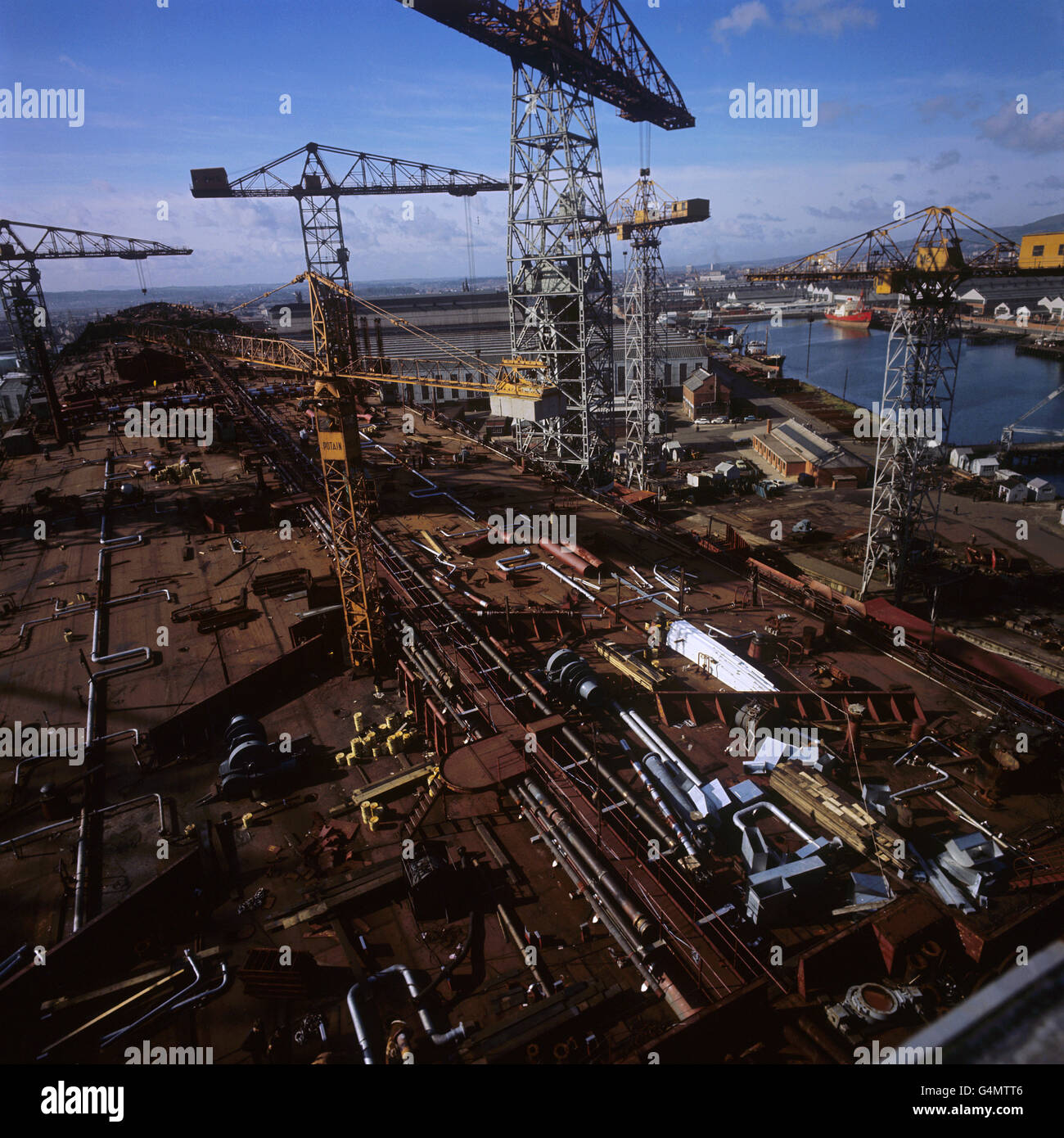 Der neue Shell-Tanker Myrina wird von Harland und Wolff auf dem Belfaster Hof montiert. Nach dem Start wird sie der größte Tanker Europas sein. Stockfoto