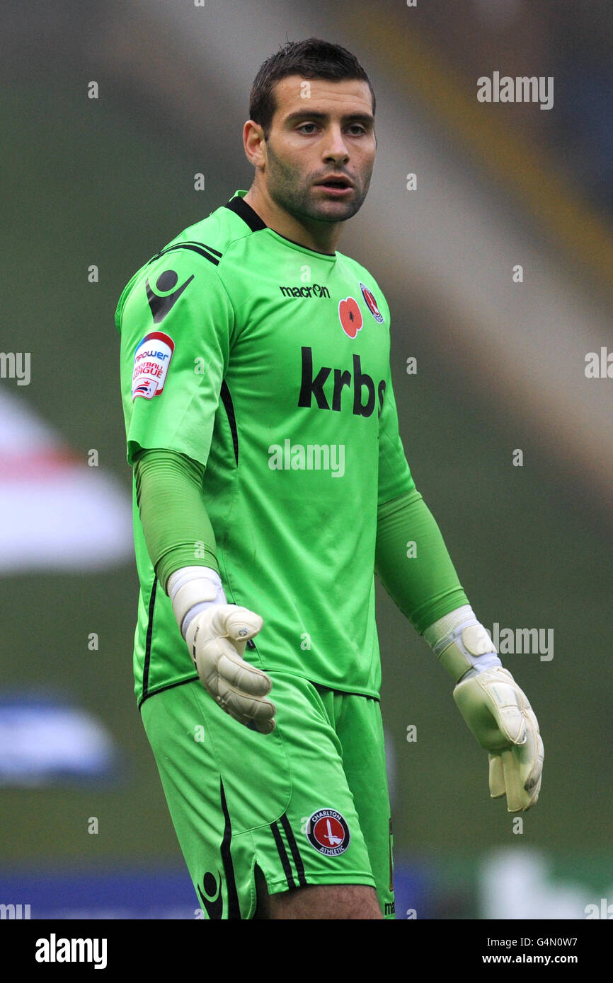 Fußball - FA Cup - erste Runde - Halifax Town / Charlton Athletic - The Shay. John Sullivan, Charlton Athletic Torwart Stockfoto