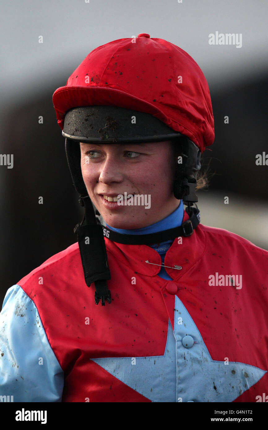 Pferderennen - Market Rasen Racecourse. Jockey Miss J R Richards auf Solway Blue nach der PHS Group Lady Amateur Riders' Handicap Hürde Stockfoto