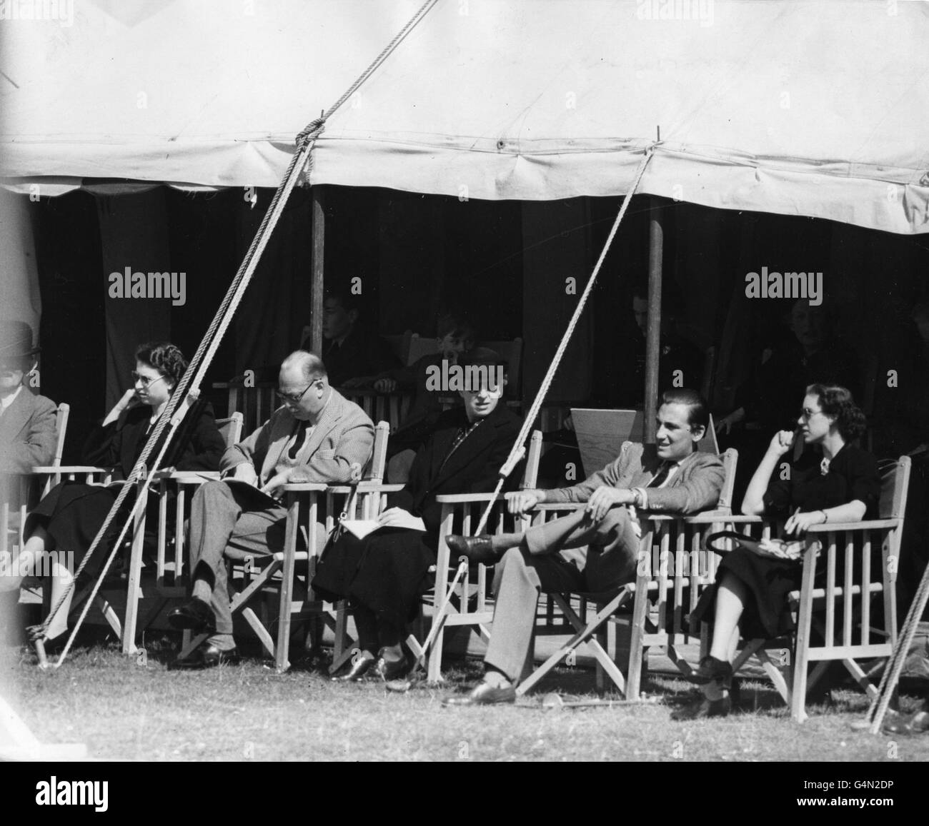 Königin Elizabeth II., der Herzog von Gloucester (neben der Königin), die Prinzessin Royal und Prinzessin Margaret bei den Olympischen Pferdespielen bei Badminton. Stockfoto