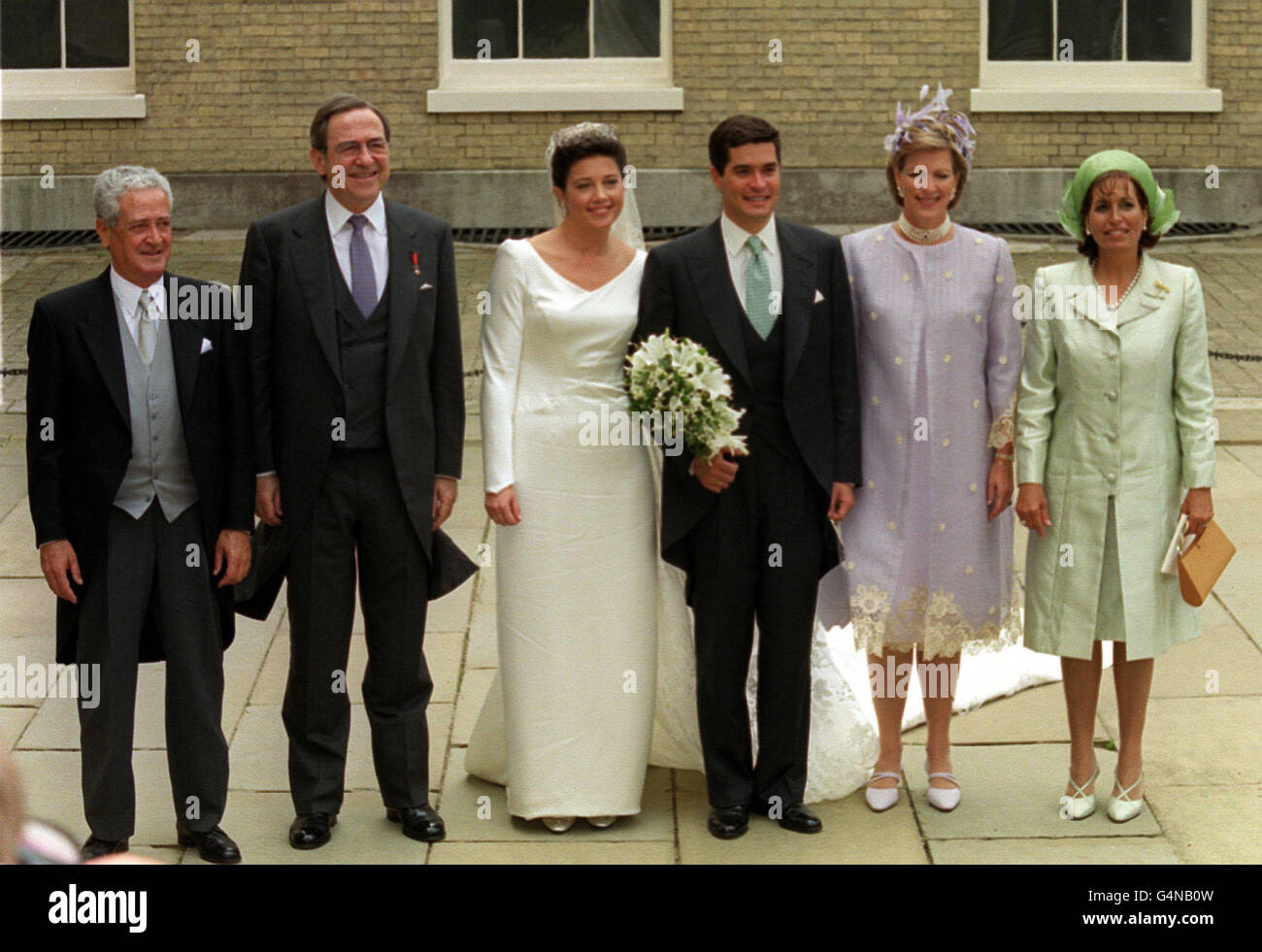 Die Hochzeitsfeier im Kenwood House nach der Hochzeit von Prinzessin Alexia mit Carlos Morales Quintana. [L-R] Luis Miguel Morales, König Konstantin, Prinzessin Alexia, Carlos Morales Quintana, Königin Anne Marie und Frau Maria Teresa Quintana. Stockfoto