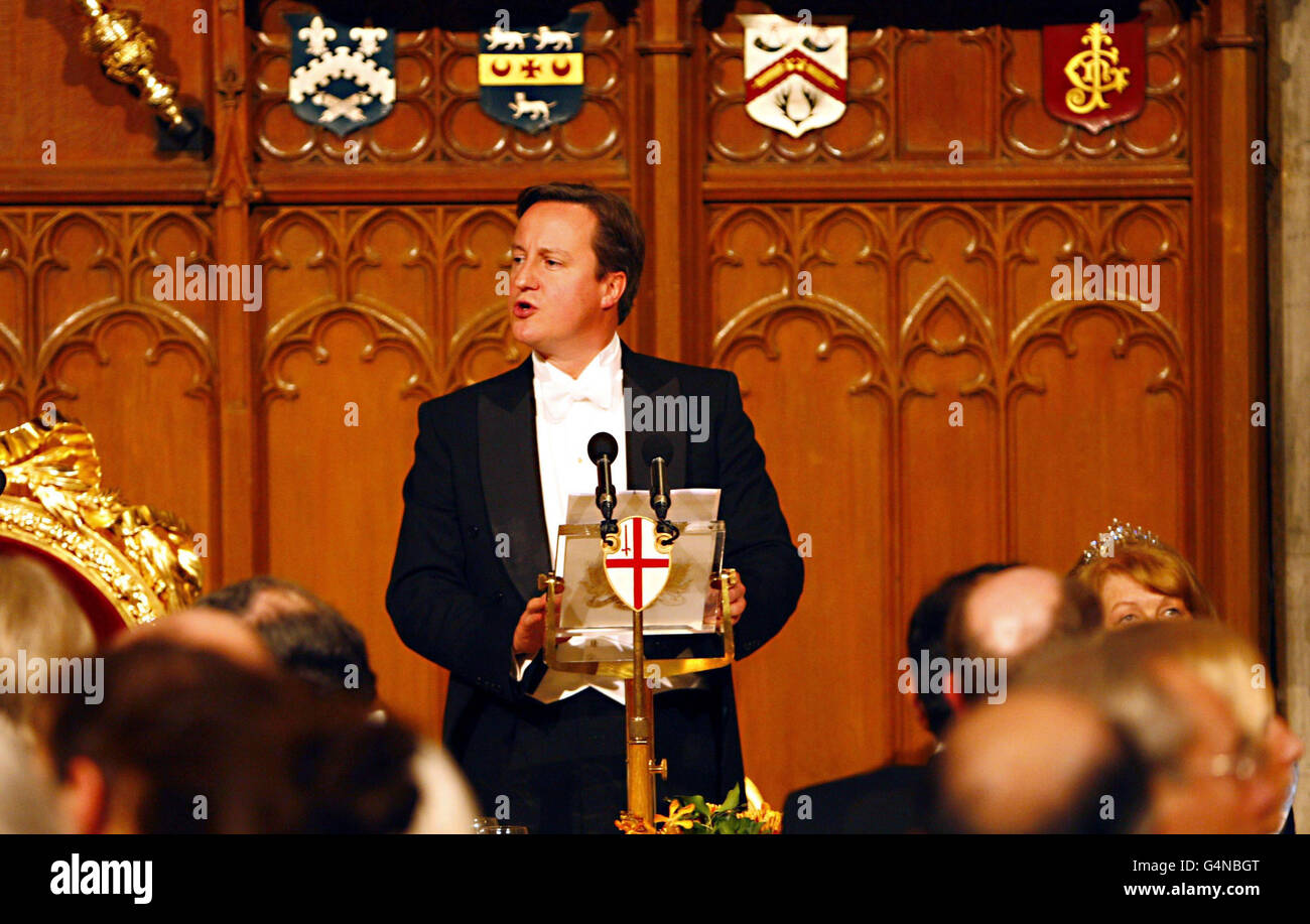 Premierminister David Cameron hält seine jährliche außenpolitische Festrede vor dem Bankett des Oberbürgermeisters von London im Guildhall in der City of London. Stockfoto