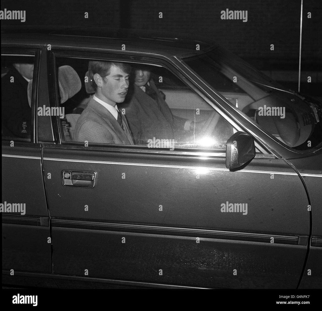 Prinz Edward fährt ein Auto von Heathrow, nach einem verspäteten Flug von Aberdeen. Stockfoto