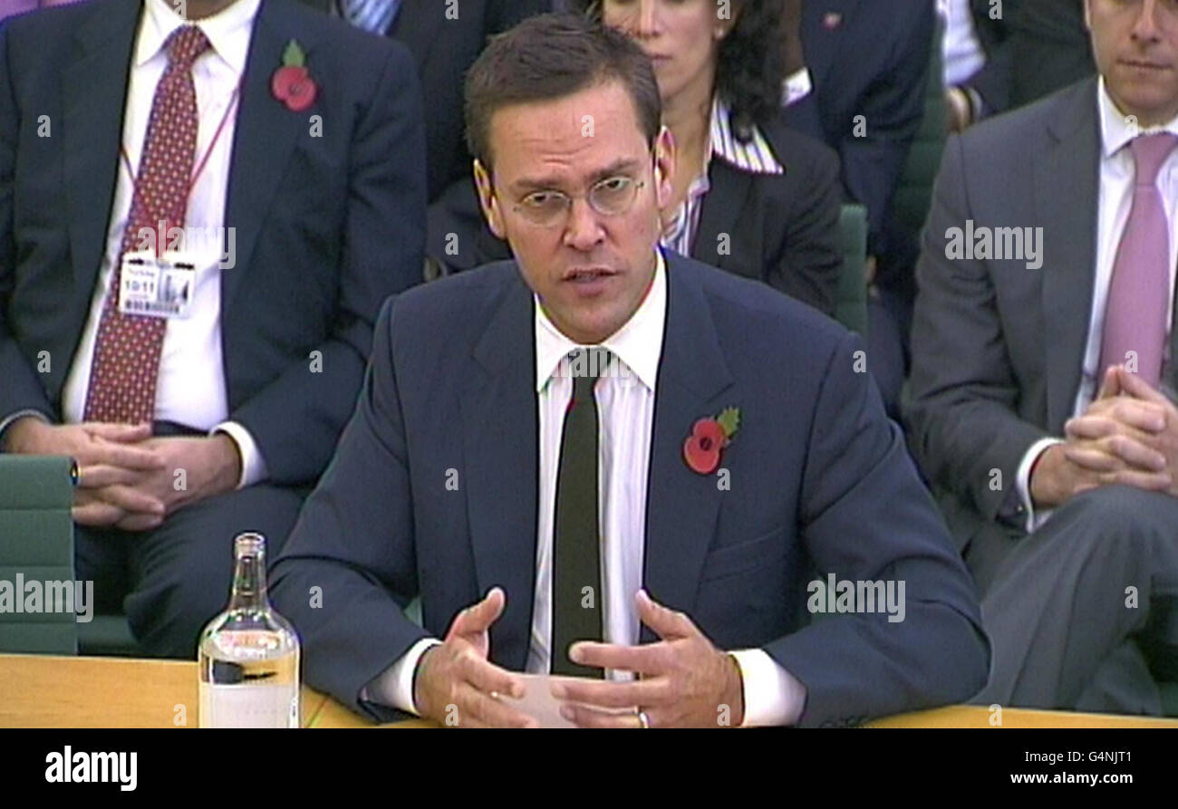 Nachrichten der internationale Executive Chairman James Murdoch gibt der Untersuchung des Commons Culture Committee über Telefon-Hacking im Portcullis House, London, Beweise. Stockfoto