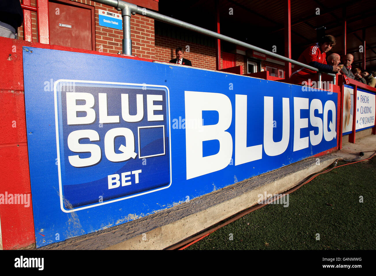 Fußball - FA Cup - erste Runde - Alfreton Town / Carlisle United - The Impact Arena. Gesamtansicht der Beschilderung Blue Sq Bet Stockfoto