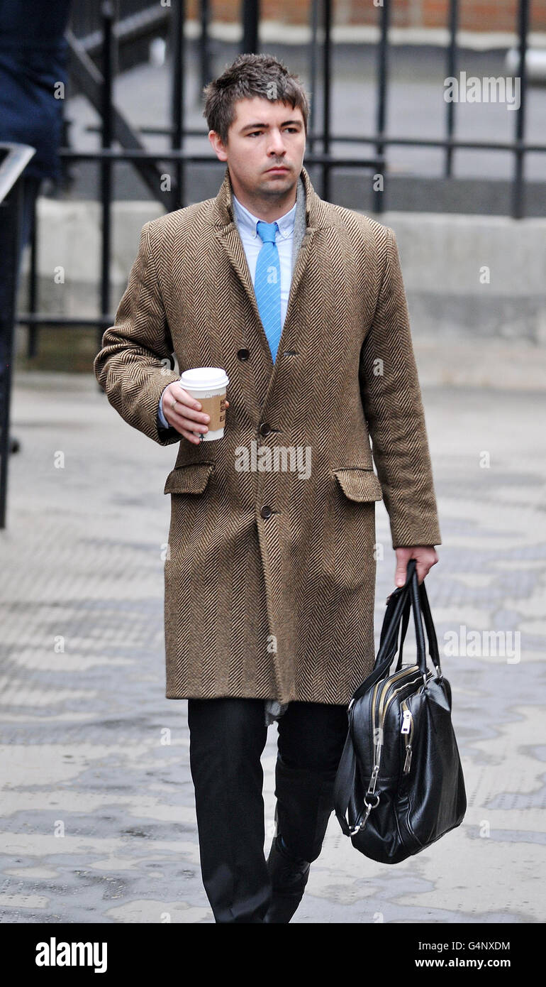 Der ehemalige Daily Star-Journalist Richard Peppiatt kommt am High Court an, um die Leveson-Untersuchung im Zentrum von London zu belegen. Stockfoto