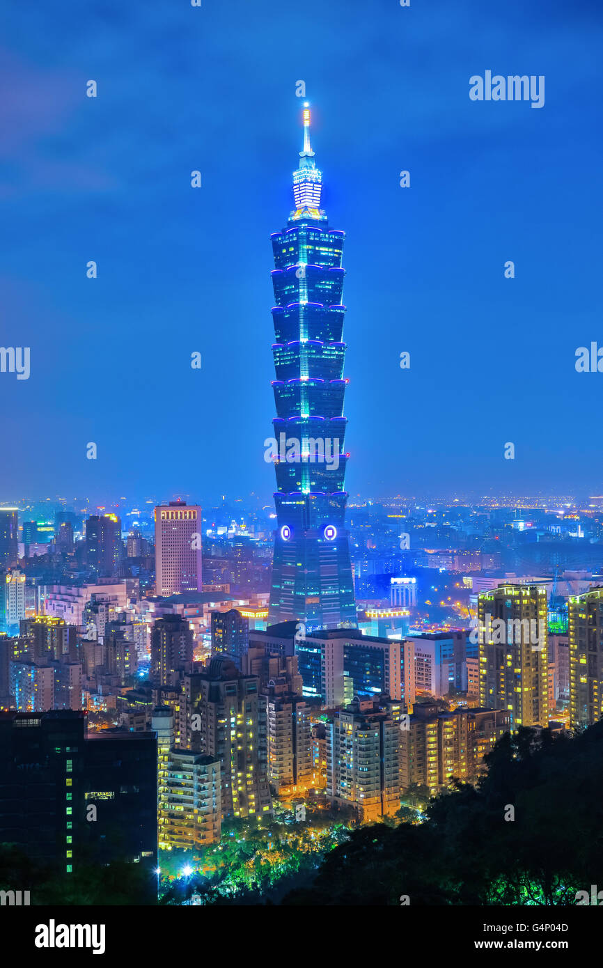 Taipei City in der Nacht in Taiwan. Stockfoto