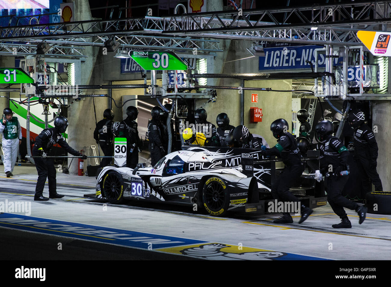 Rennstrecke in Le Mans, Le Mans, Frankreich. 18. Juni 2016. 24-Stunden-Rennen von Le Mans. Extreme Geschwindigkeit Motorsport Ligier JS P2-Nissan LMP2 angetrieben von Scott Sharp, Johannes van Overbeek und Ed Brown auf die Fahrer am Abend. © Aktion Plus Sport/Alamy Live-Nachrichten Stockfoto