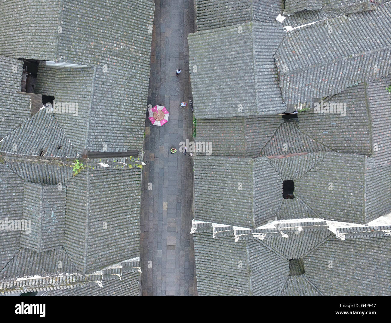 Xiangxi. 19. Juni 2016. Foto aufgenommen am 19. Juni 2016 zeigt die Altstadt Liye Longshan County Xiangxi Tujia-Miao autonome Präfektur, Zentral-China Hunan Provinz. Die antike Stadt Liye ist bekannt für seine Entdeckung von 37.400 Bambus rutscht eingeschrieben mit Skripten aus der Qing-Dynastie (221-207 v. Chr.) im Jahr 2002. © Peng Biao/Xinhua/Alamy Live-Nachrichten Stockfoto