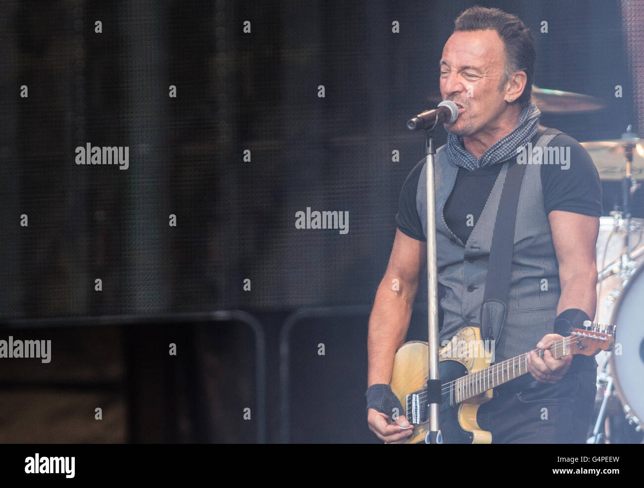 Berlin, Deutschland. 19. Juni 2016. US-Musiker Bruce Springsteen im Olympiastadion während seiner "The River Tour" in Berlin, Deutschland 19. Juni 2016 durchführt. Foto: Paul Zinken/Dpa/Alamy Live News Stockfoto