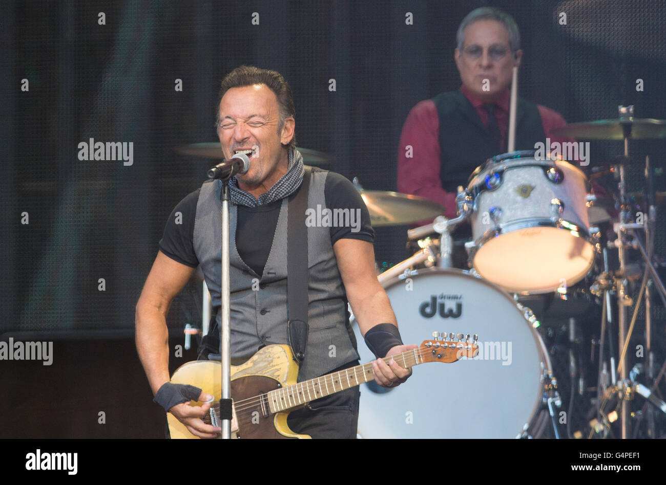 Berlin, Deutschland. 19. Juni 2016. US-Musiker Bruce Springsteen im Olympiastadion während seiner "The River Tour" in Berlin, Deutschland 19. Juni 2016 durchführt. Foto: Paul Zinken/Dpa/Alamy Live News Stockfoto