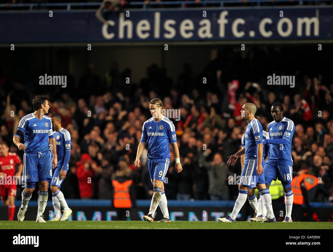 Chelsea-Spieler sehen zum Ende des Spiels niedergeschlagen aus Stockfoto