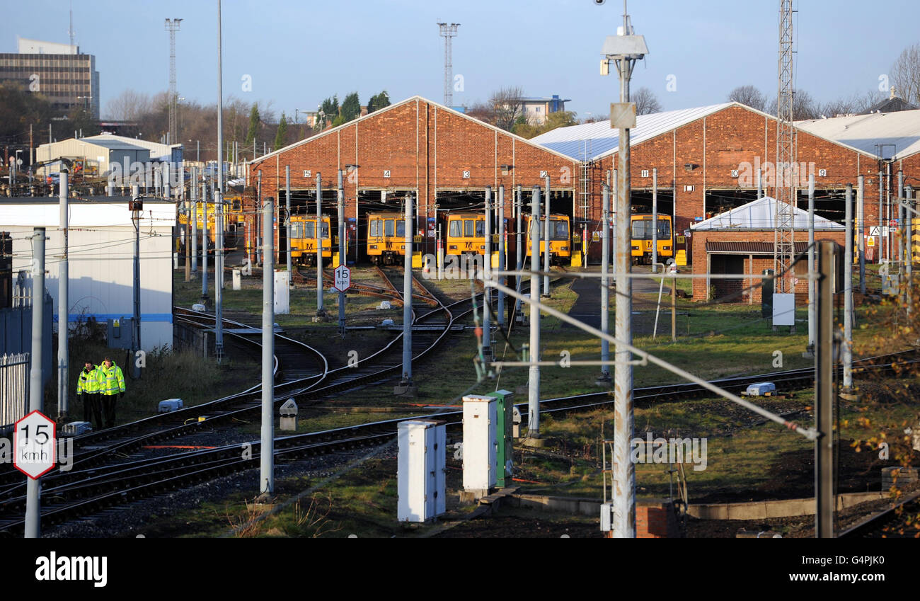 Die U-Bahn-Züge parkten in Gosforth, Newcastle, als die Industrieaktion das Verkehrssystem im Nordosten trifft. Stockfoto