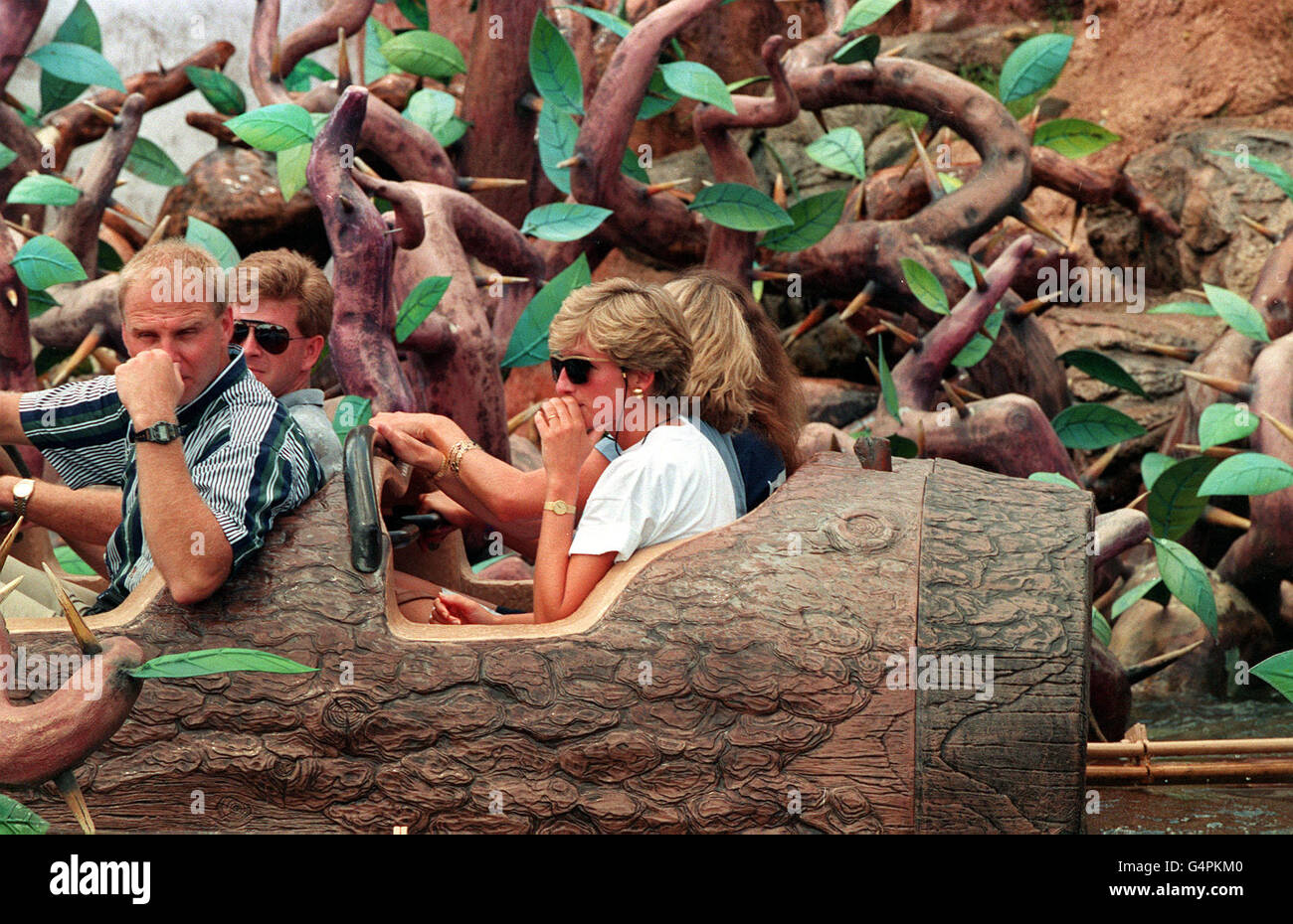 Diana, Florida. Die Prinzessin von Wales reitet auf einer Blockflöte den Splash Mountain im Disney's Magic Kingdom in Florida, USA. Stockfoto
