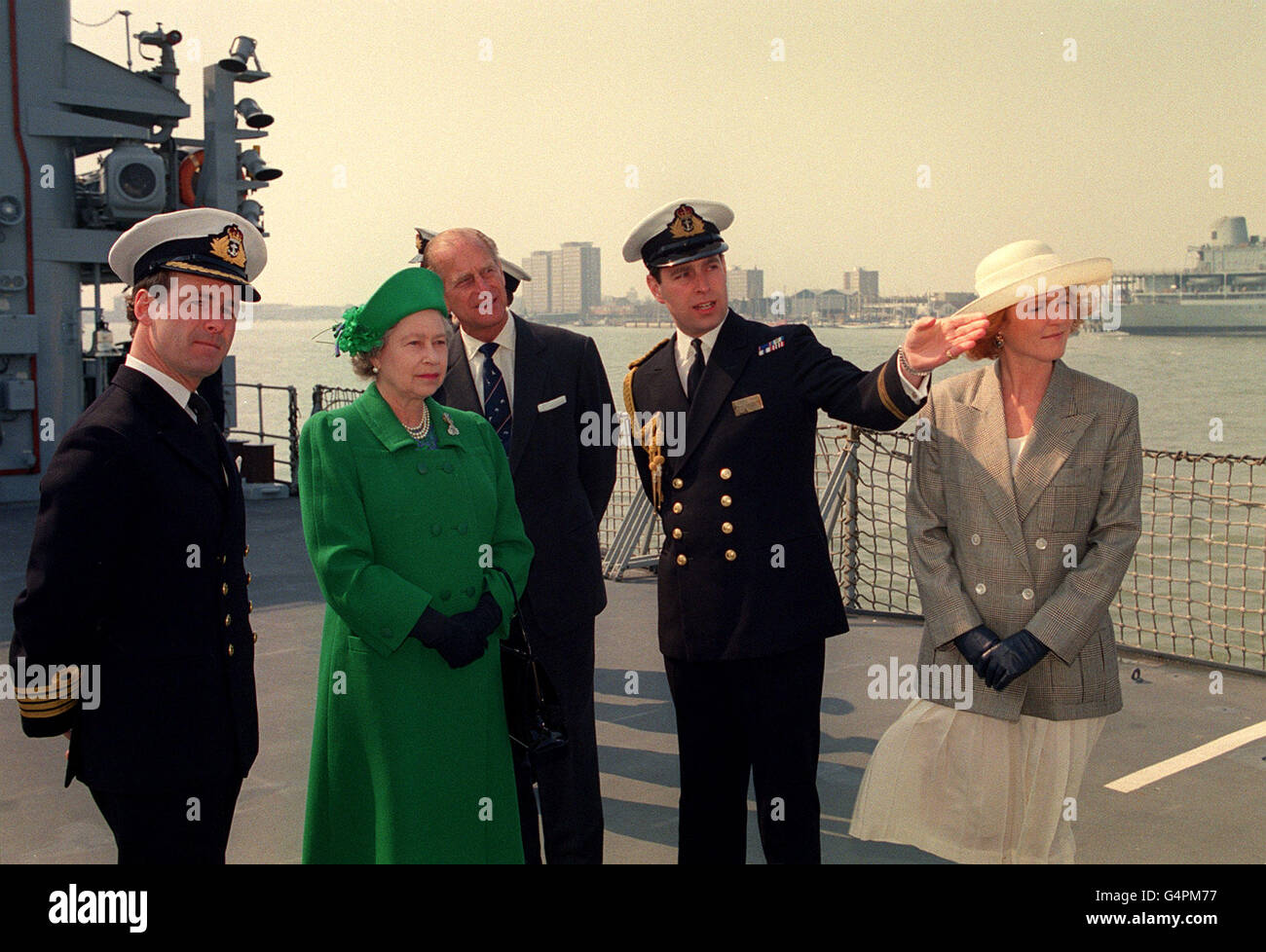 Königin Elizabeth II und Prinz Philip in Portsmouth Stockfoto