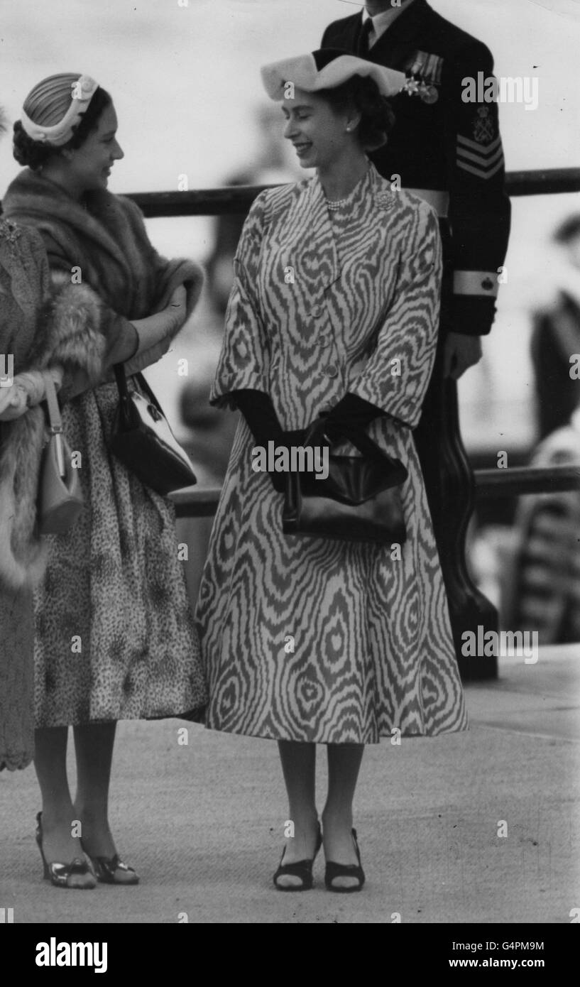 Königin Elizabeth II und Prinzessin Margaret warten in Westminster darauf Willkommen König Gustav und Königin Louise von Schweden Stockfoto