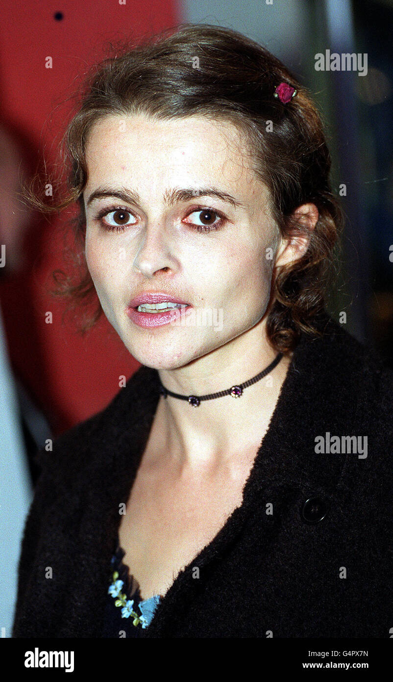 Die Schauspielerin Helena Bonham Carter bei der britischen Filmpremiere von John Malkovichs Zeit im Londoner Kensington Odeon. Stockfoto
