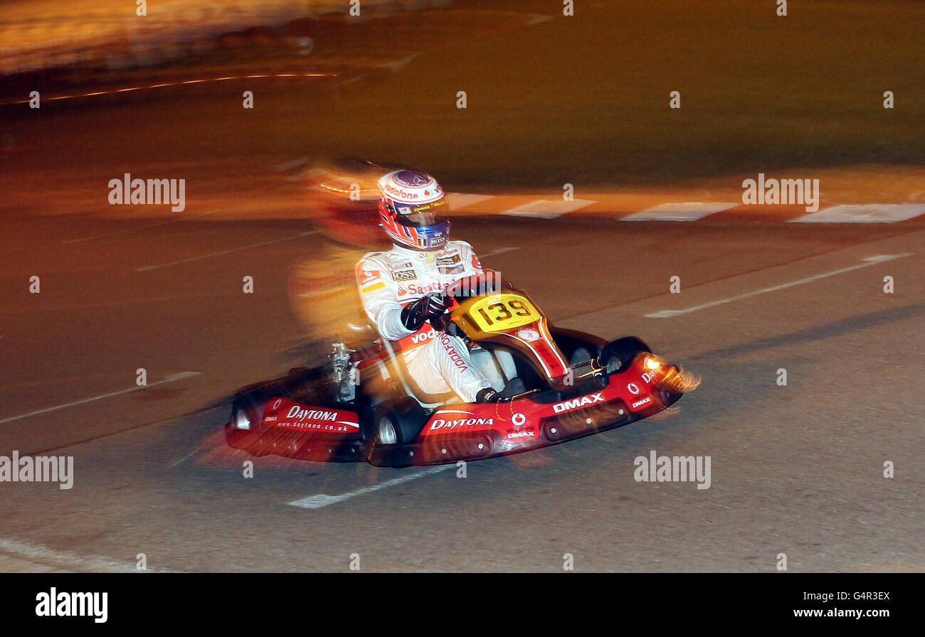 Auto - Dan Wheldon Memorial Kart Race - Dayton Milton Keynes. Vodafone McLaren Mercedes-Fahrer Jenson Button beim Dan Wheldon Memorial Kart Race in Dadadurch Milton Keynes, Buckinghamshire. Stockfoto