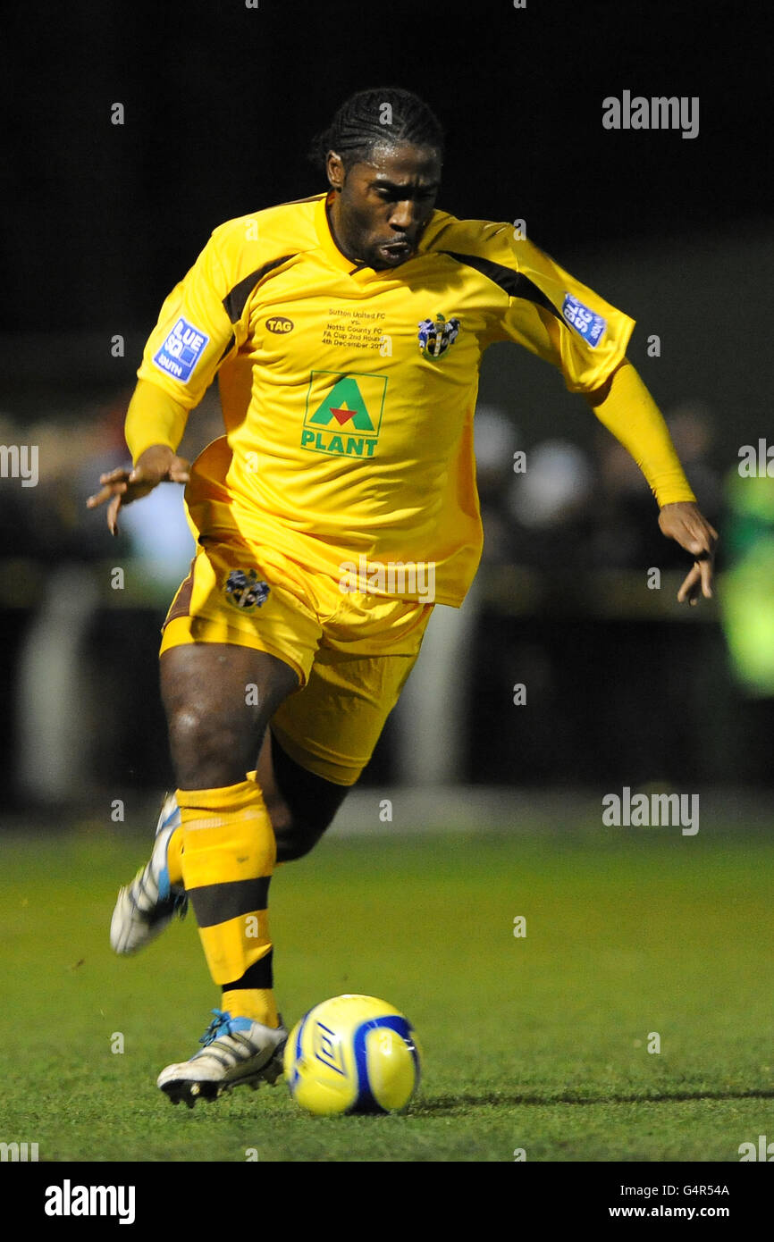 Fußball - FA Cup - zweite Runde - Sutton United gegen Notts County - Borough Sports Ground. Craig Dundas, Sutton United Stockfoto