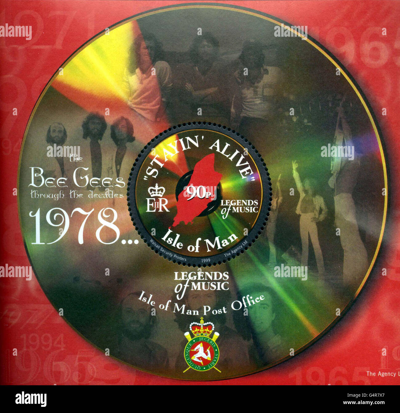 Eine Briefmarke zu Ehren der Popgruppe The Bee Gees, die am 12 1999. Oktober auf der Isle of man, der Insel ihrer Geburt, auf der ihre Mutter einst ein Postamt Betrieb, erscheinen soll. Bis auf den jüngsten musikalischen Bruder Andy wurden alle auf der Isle of man geboren. * ...und der älteste Bruder Barry war neun, als die Familie 1955 nach Manchester zog. Stockfoto