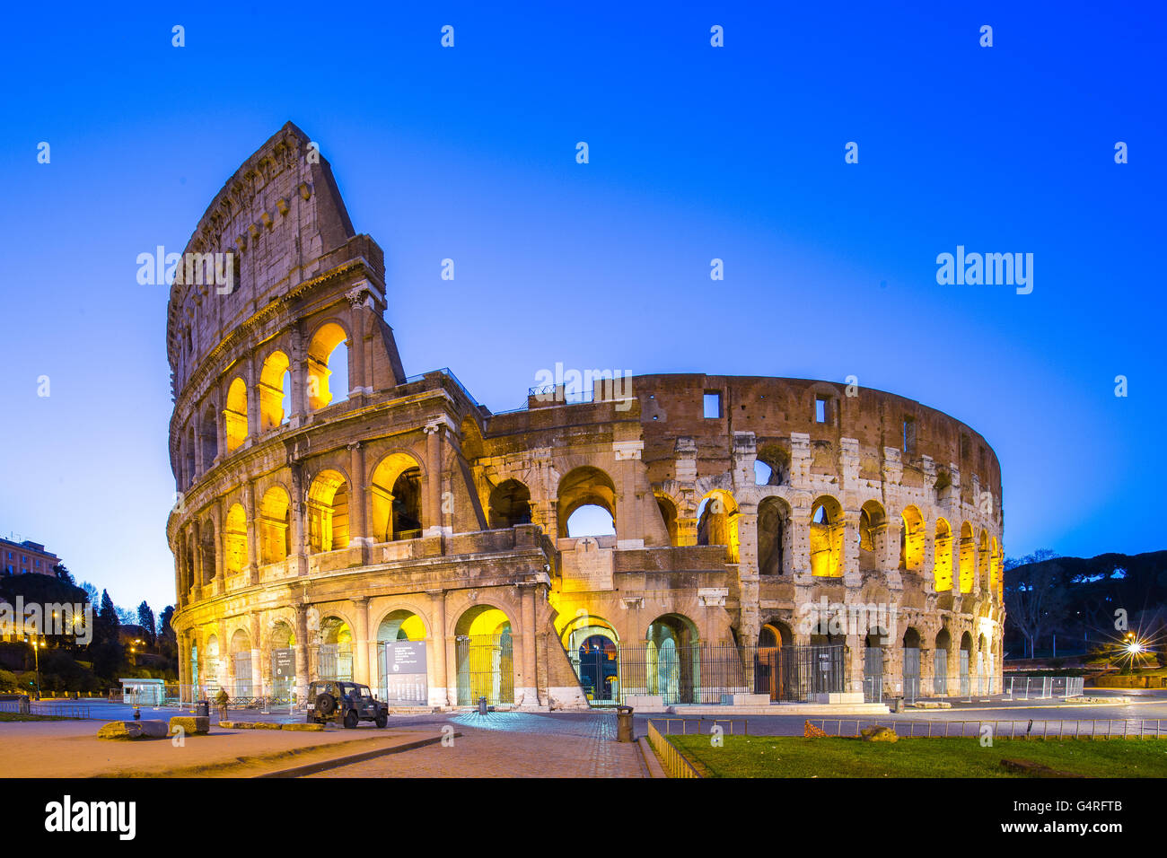 Kolosseum bei Nacht in Rom, Italien. Stockfoto