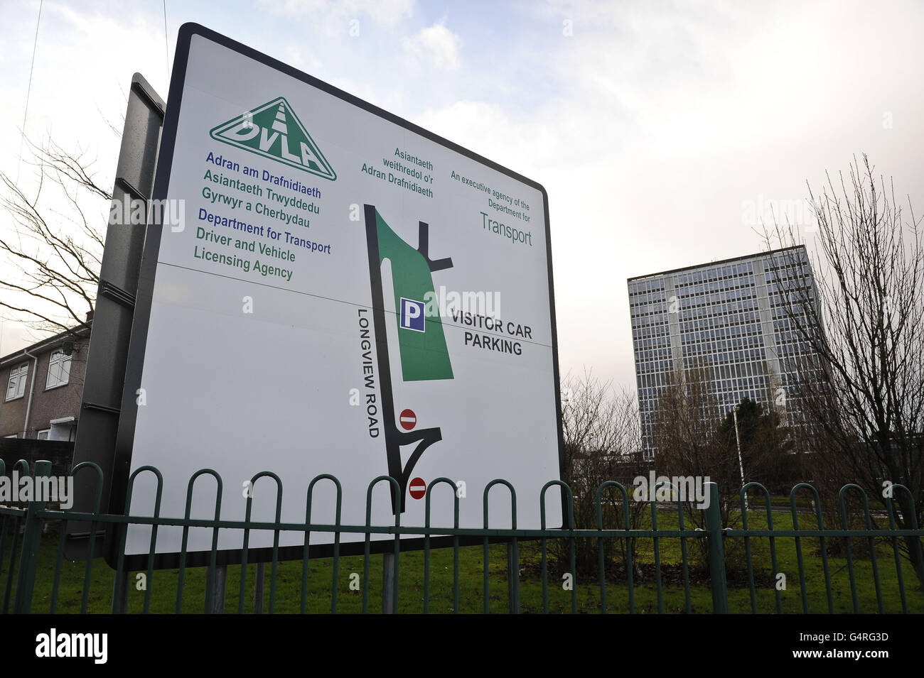 Eine allgemeine Ansicht des DVLA-Hauptgebäudes in Swansea, Wales, nachdem bekannt gegeben wurde, dass mehr als 1,200 Arbeitsplätze durch Vorschläge der Regierung gefährdet sind, 39 regionale Büros der Driver and Vehicle Licensing Agency (DVLA) zu schließen. Stockfoto