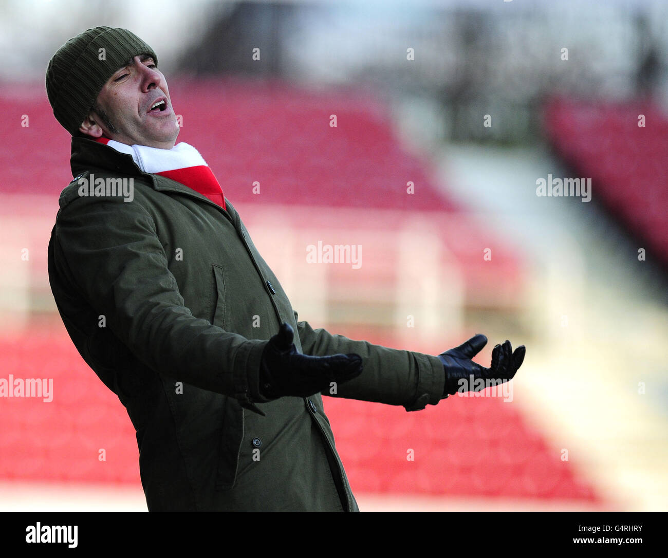 Swindon Town Manager Paolo Di Canio vor dem Spiel npower Football League Two auf dem County Ground, Swindon. DRÜCKEN SIE VERBANDSFOTO. Bilddatum: Samstag, 17. Dezember 2011. Bildnachweis sollte lauten: PA Wire. Stockfoto