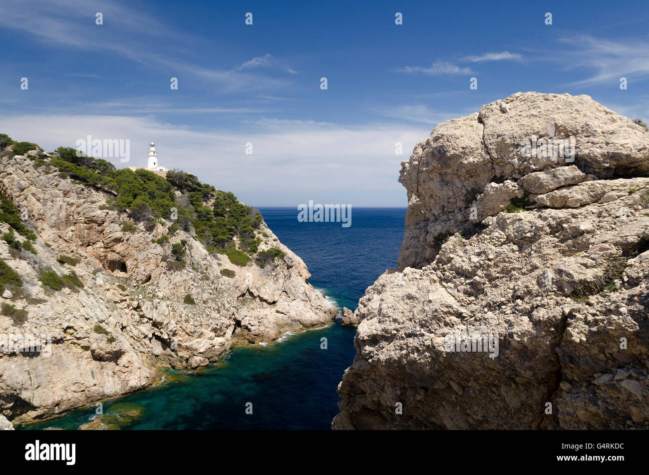 Felsen, weit de Capdebera Leuchtturm, Cala Ratjada, Mallorca, Spanien, Europa Stockfoto