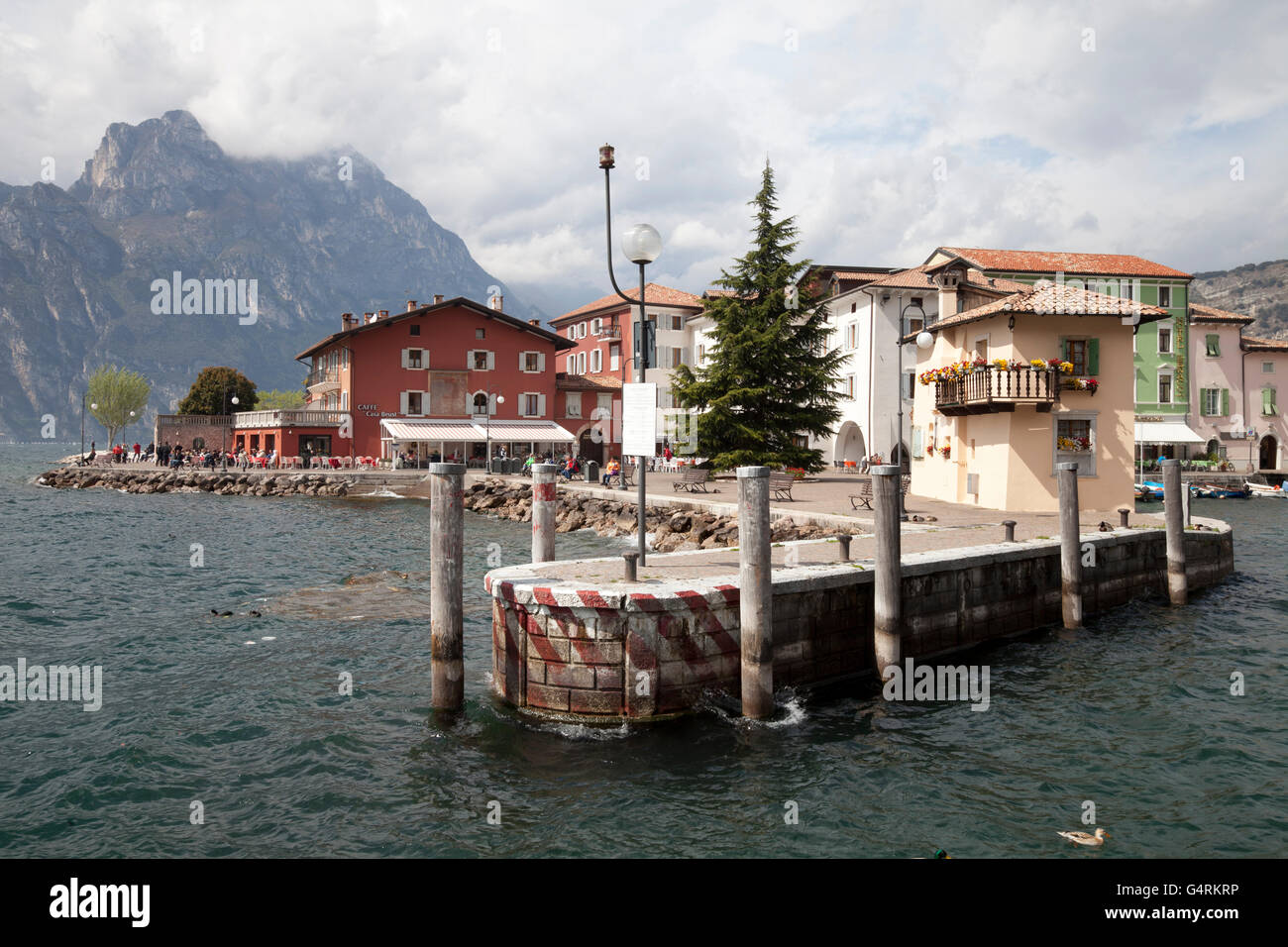 Gebäude und Promenade lange See Garda, Torbole, Trentino-Alto Adige, Italien, Europa, PublicGround Stockfoto