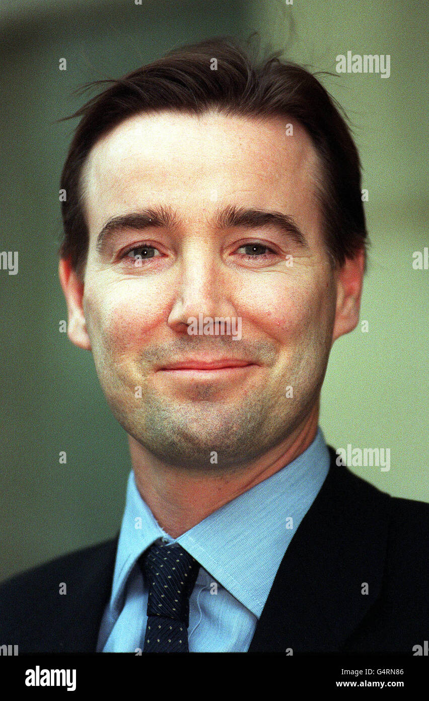 Herr Adam Crozier, außerhalb der F.A. Headquaters in Lancaster Gate ...