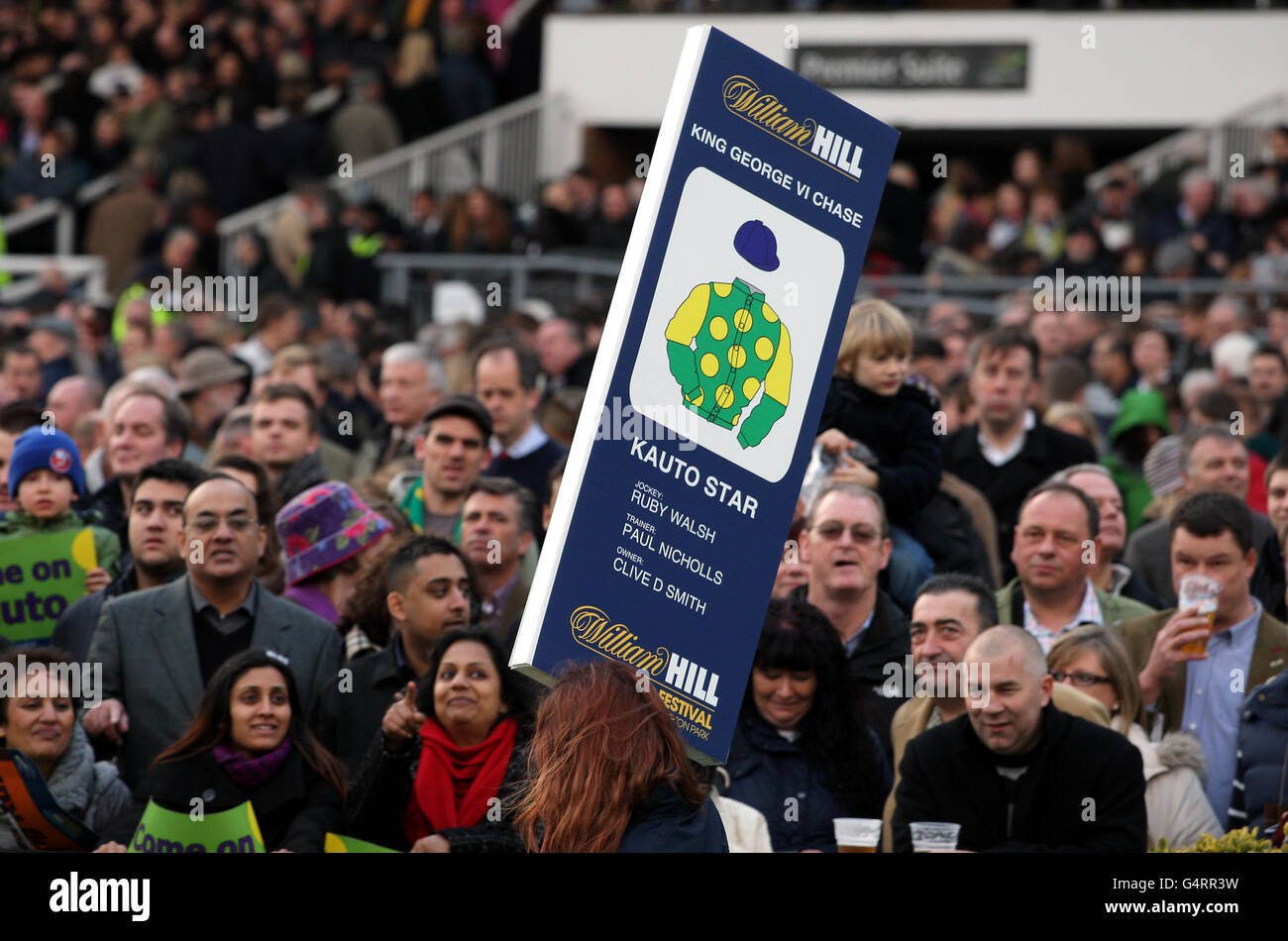 Pferderennen Sie-William Hill Winter Festival 2011 - König George VI Steeple Chase - Kempton Park Stockfoto