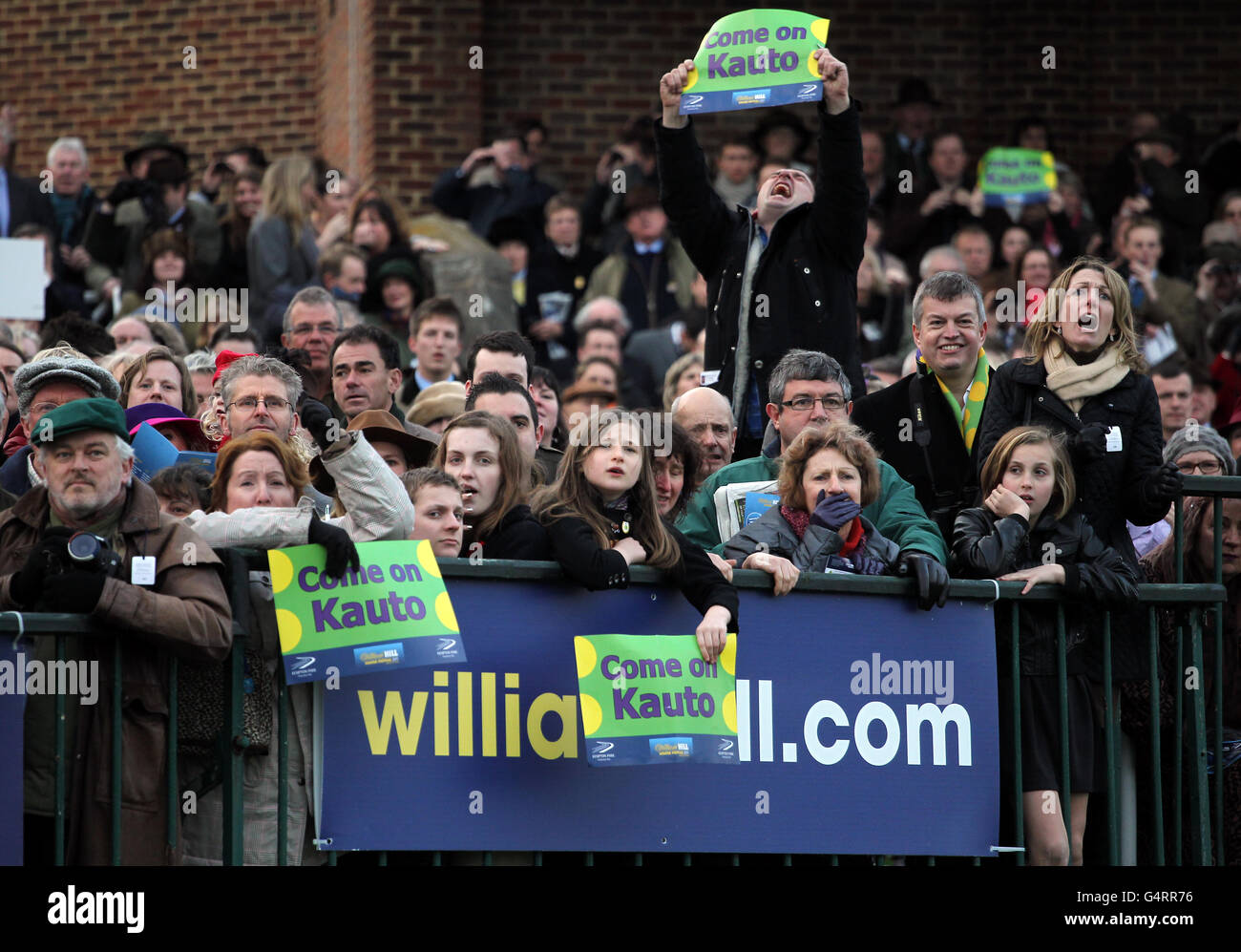 Pferderennen Sie-William Hill Winter Festival 2011 - König George VI Steeple Chase - Kempton Park Stockfoto