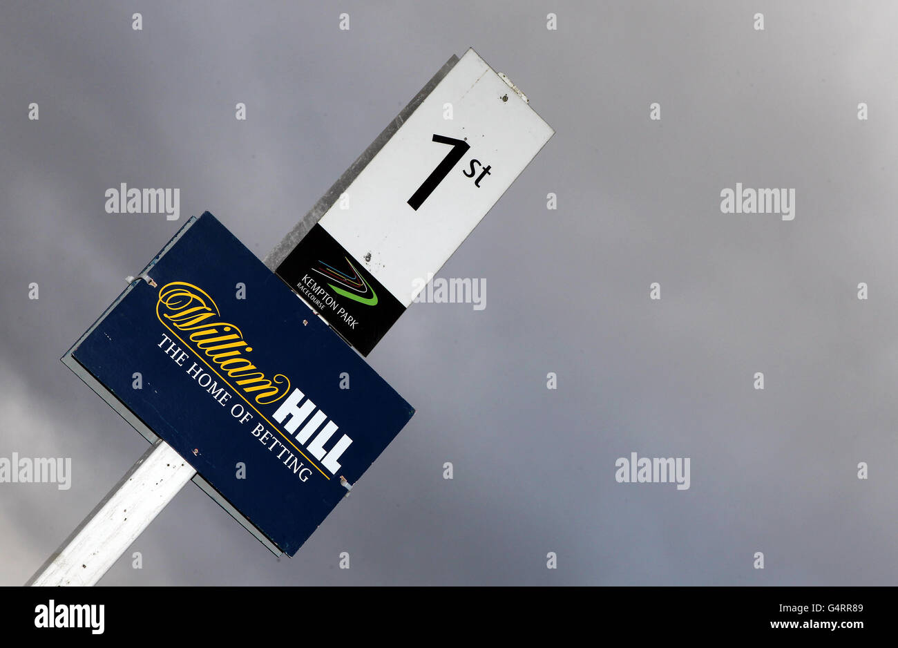 Pferderennen Sie-William Hill Winter Festival 2011 - König George VI Steeple Chase - Kempton Park Stockfoto