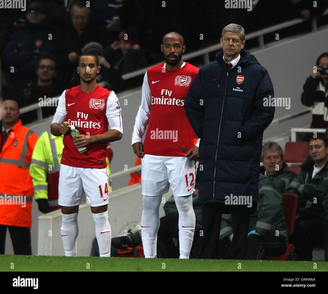 Fußball - FA Cup - Dritte Runde - Arsenal gegen Leeds Vereinigte Staaten - Emirates Stadium. Thierry Henry von Arsenal wartet darauf, ersetzt zu werden Stockfoto