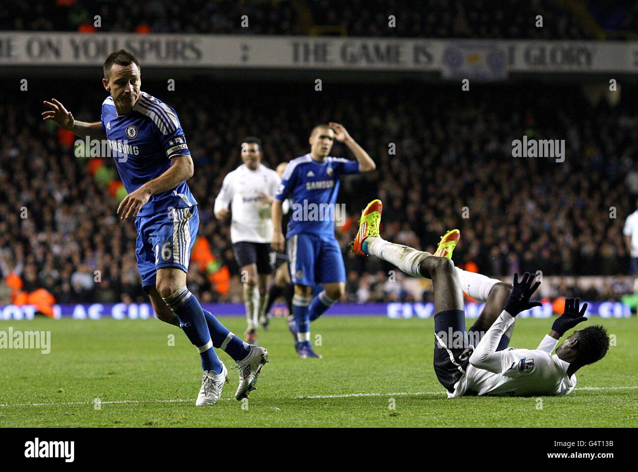 Fußball - Barclays Premier League - Tottenham Hotspur gegen Chelsea - White Hart Lane. Chelsea's John Terry (links) und Tottenham Hotspur's Emmanuel Adebayor (rechts) in Aktion Stockfoto