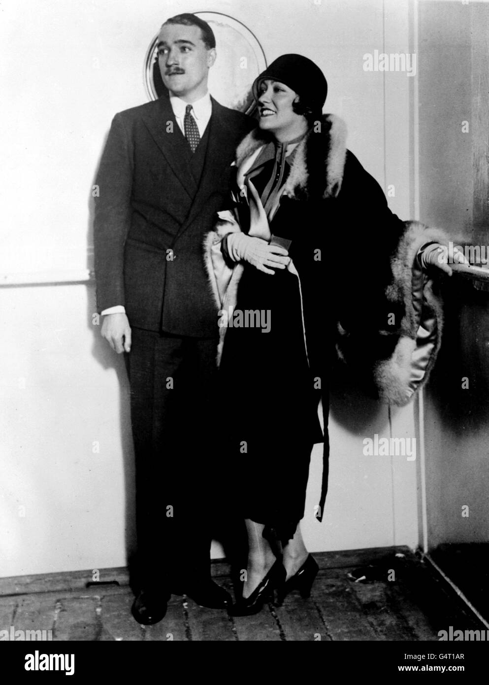 PA-NEWS Foto 26. November 1925: Schauspielerin Gloria Swanson mit ihrem Mann, Graf De La Falaide De La Coudraye, bei ihrer Rückkehr aus Europa nach Amerika. Stockfoto