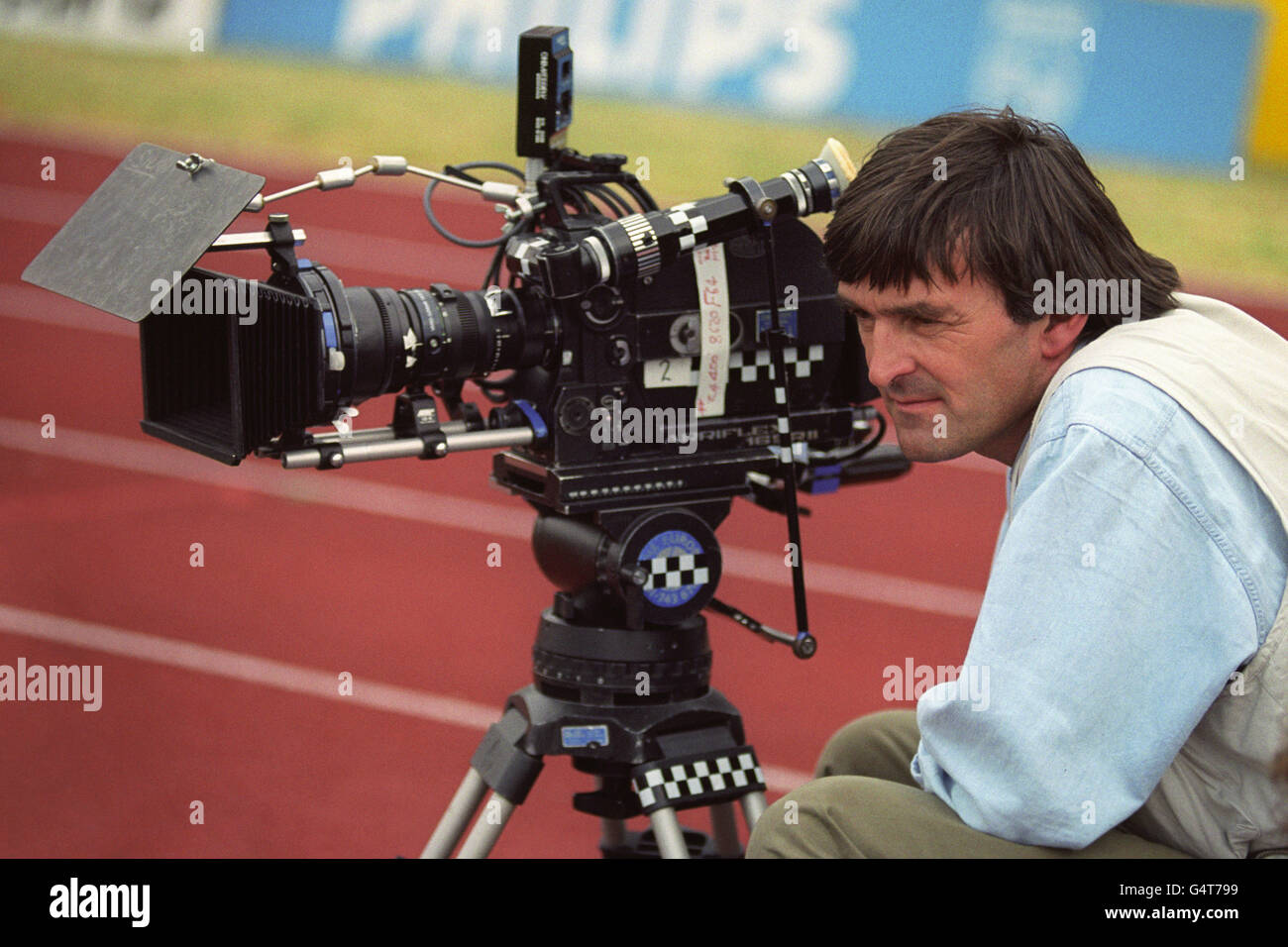 Fußball - Euro 92 - Gruppe B - Schottland gegen Deutschland - Idrottsparken, Norrkoping. FOTOGRAF PETER ROBINSON MIT FILMKAMERA. Stockfoto