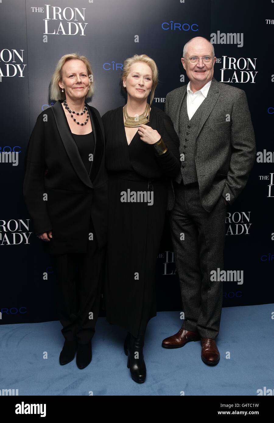 (Von links nach rechts) Phyllida Lloyd, Meryl Streep und Jim Broadbent bei der Europapremiere der Iron Lady im BFI Southbank, Belvedere Road, London. Stockfoto