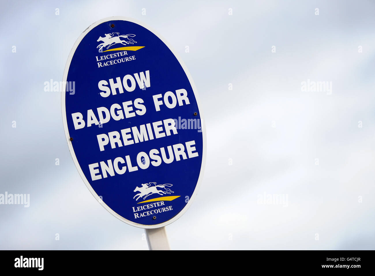 Allgemeine Ansicht eines Schilds für das Premier Enclosure bei Rennbahn Leicester Stockfoto