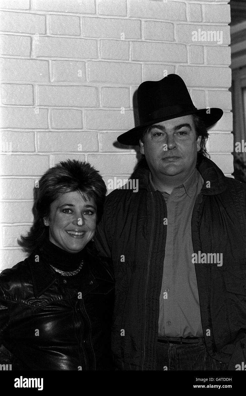 PA Photo 9/8/86 EINE Library-Datei Bild der Rock 'n Roll Sängerin Suzi Quatro (35) mit ihrem Mann Len Tuckey, der der Leadgitarrist in ihrer Band ist. Stockfoto