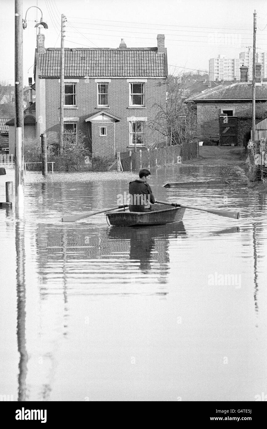 Das Wasser liegt im Dorf pill außerhalb von Bristol, nachdem der Fluss Avon überschwemmt wurde. Eine Frühlingsflut auf dem Fluss Severn kam auf den Avon zurück, was die plötzliche Flut verursachte Stockfoto