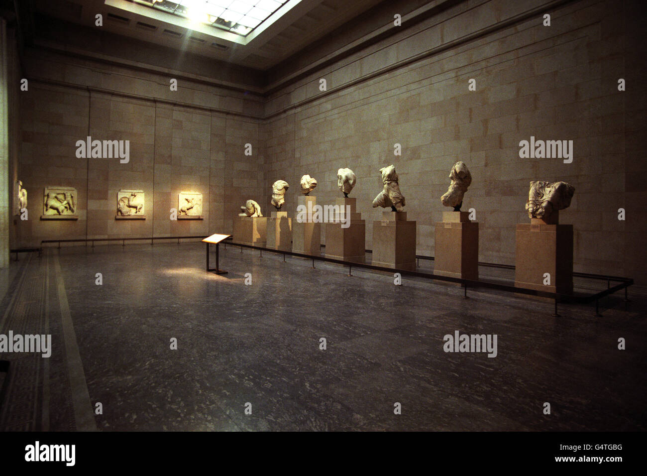 Die Parthenon-Skulpturen, auch als Elgin Marbles bekannt, im British Museum in London. Während der Druck auf Großbritannien steigt, die Murmeln nach Athen zurückzugeben, veranstaltet das Britische Museum eine Versammlung an der School of Oriental and African Studies. Stockfoto