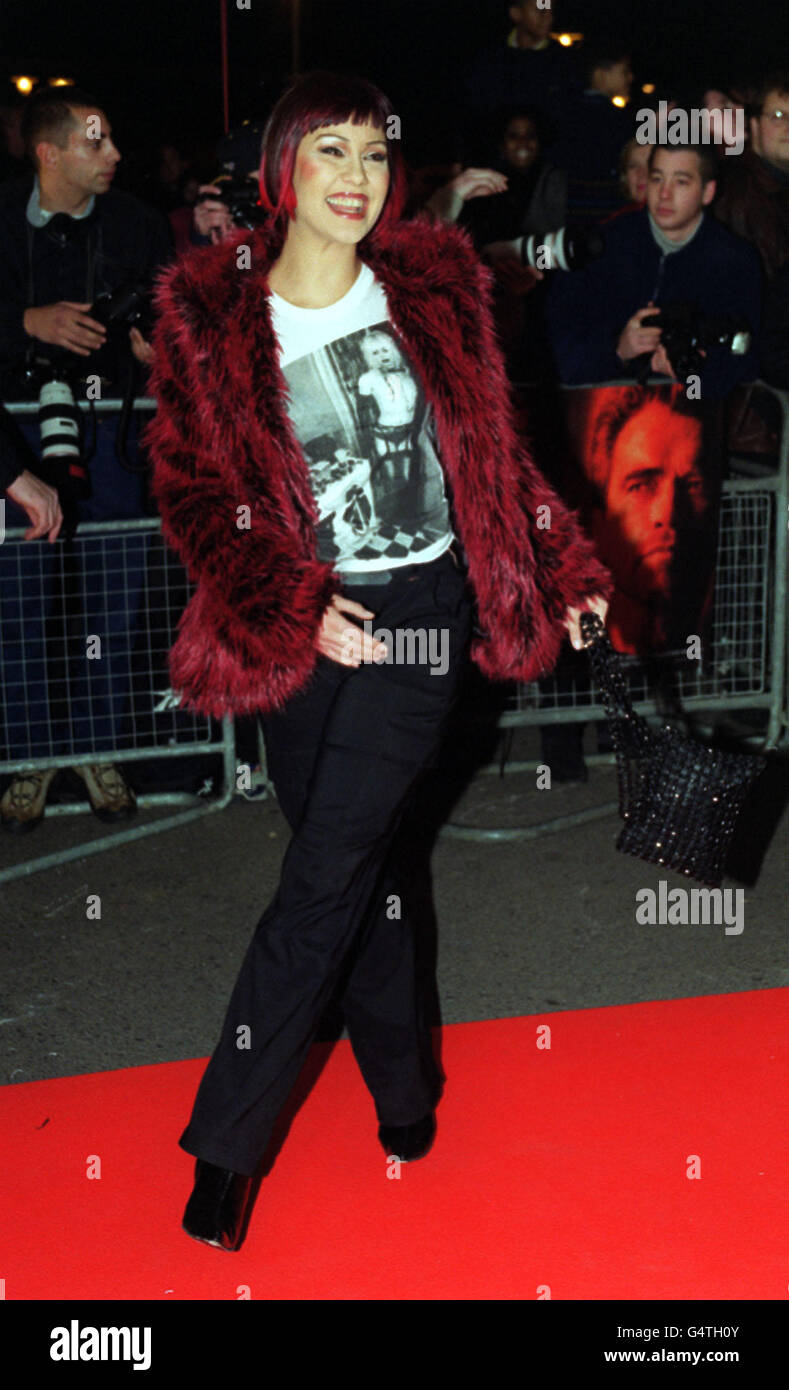 Safran von der Band Republica, die zur Premiere des Films „End of Days“ in einem Kinokomplex in Surrey Quays im Südosten Londons eintrifft. Stockfoto