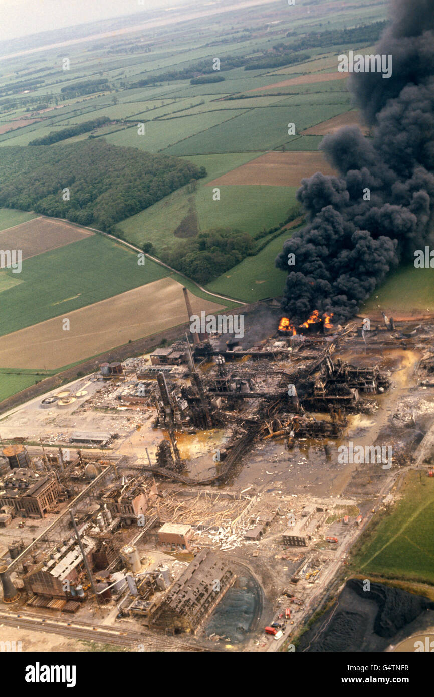 Katastrophe - Explosion in Flixborough - Nypro Chemiewerk in Großbritannien - North Lincolnshire. Sprengschäden am Chemiewerk Nypro UK in Flixborough, North Lincolnshire, nach einer chemischen Explosion. Stockfoto