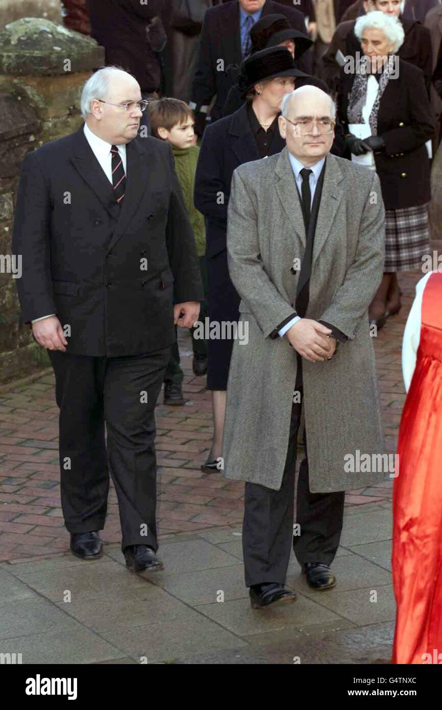 Desmond Llewelyn Beerdigung Stockfotografie Alamy
