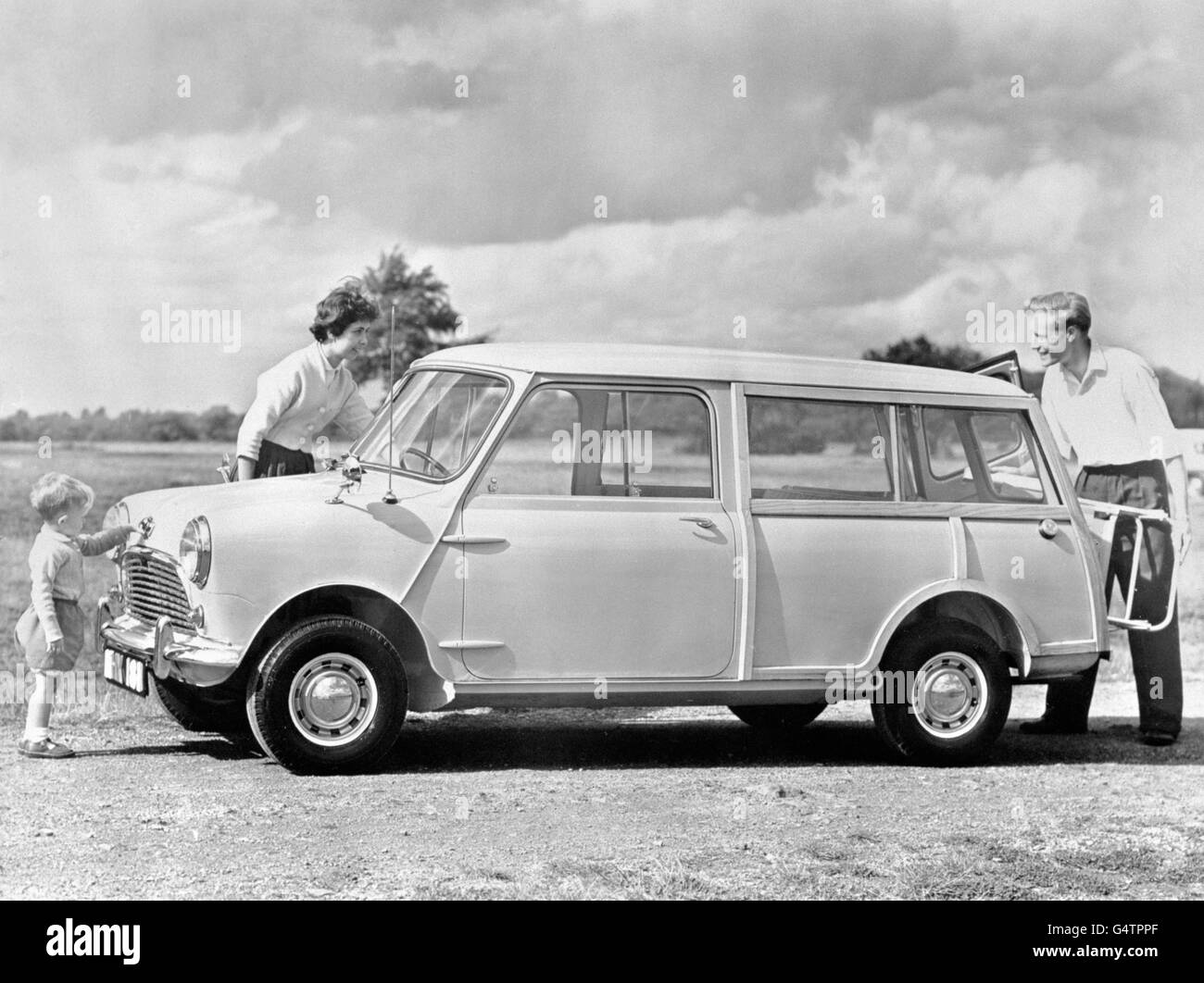 Autofahren - Austin Mini Countryman. Der neue Austin Mini Countryman, eine Kombi-Version des kleineren kompakten Mini. Stockfoto