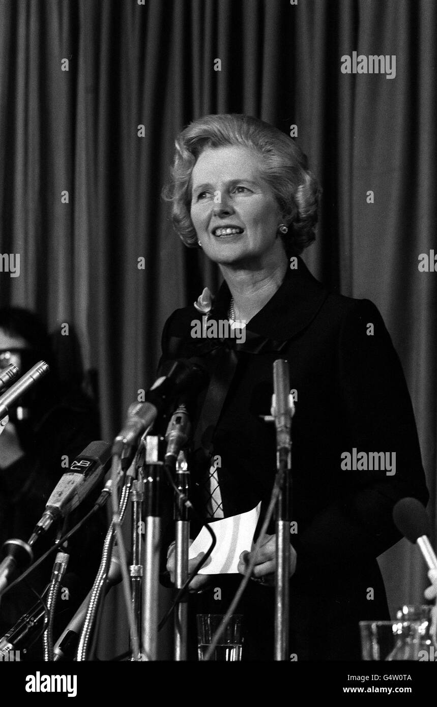 Margaret Thatcher an dem Tag, an dem sie die Führungswahl der Konservativen Partei gewinnt. Stockfoto