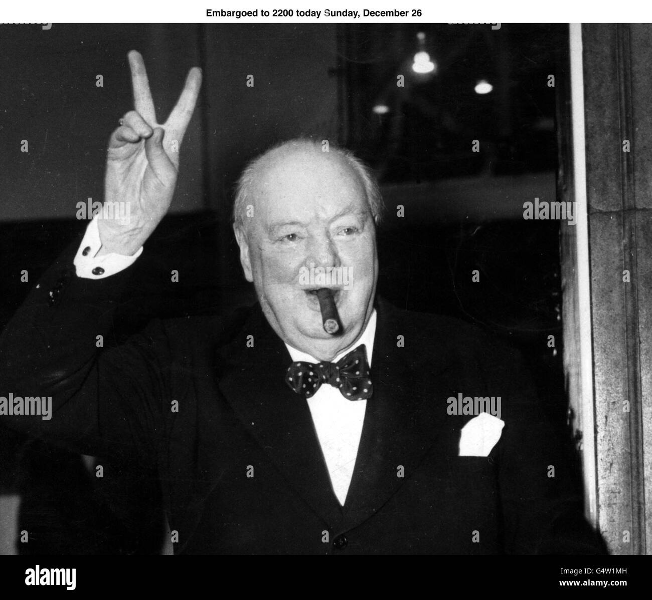SIR WINSTON CHURCHILL VOM 17/9/54 . Der Kriegsführer Winston Churchill war der größte Premierminister des 20. Jahrhunderts, laut einer neuen Umfrage von BBC Radio 4, The Westminster Hour, die die 19 Premierminister von Lord Salisbury an der Jahrhundertwende bis zu John Major in den 1990er Jahren rangierte, Dezember 1999. Churchill, dessen Führung und Reden Großbritannien durch den Zweiten Weltkrieg inspirierten, schlug den letzten liberalen Premierminister David Lloyd George auf den zweiten Platz und Churchills Nachfolger Clement Attlee auf den dritten Platz. Siehe PA Story POLITIK Churchill. PA-Foto. Stockfoto
