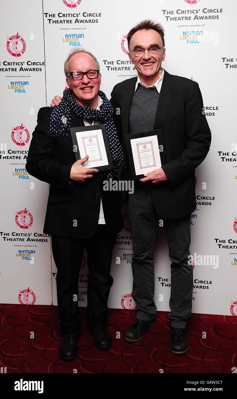 Mark Tildesley (links) mit dem Best Designer Award für Frankenstein, Danny Boyle erhielt den Best Actor Award im Namen von Benedict Cumberbatch für Frankenstein bei den Critics Circle Theatre Awards 2011 im Prince of Wales Theatre, Coventry Street, London. Stockfoto