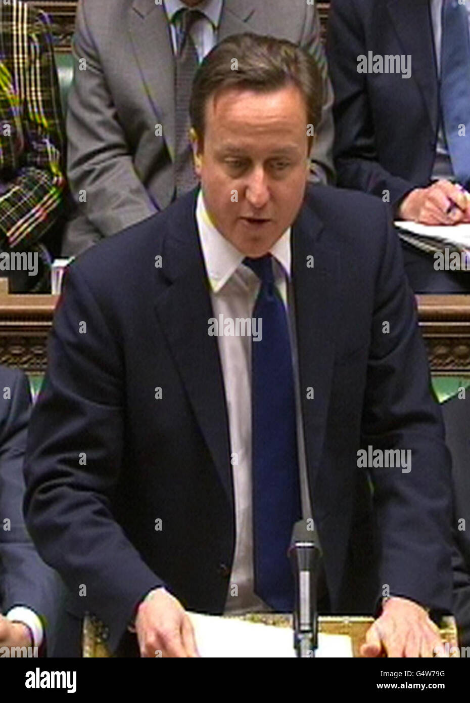 Premierminister David Cameron spricht im Londoner Unterhaus, als er einer Gegenreaktion von Tory-Euroskeptikern gegenüberstand, nachdem er seine Opposition gegen den Europäischen Gerichtshof aufgegeben hatte, der dazu verwendet wurde, einen neuen Fiskalpakt für die Eurozone durchzusetzen. Stockfoto